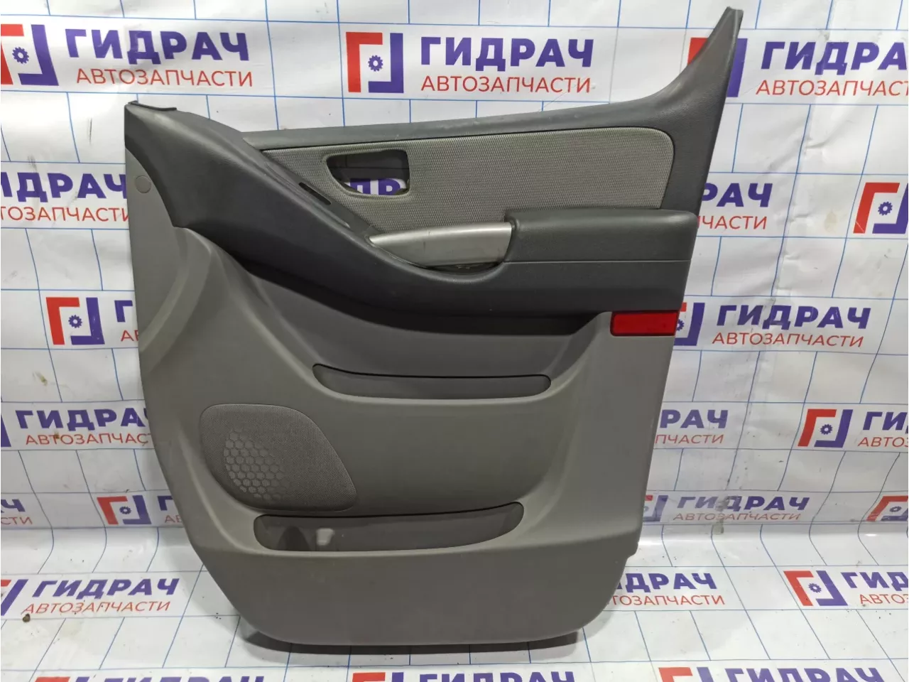 Обшивка двери передней правой Hyundai Grand Starex (TQ) 823024H060KD.  Потертости.